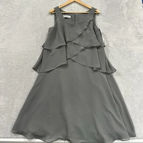 flowy classy dress Elizabeth